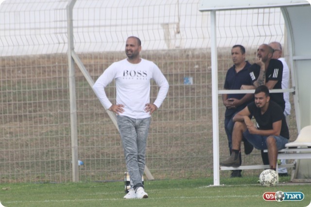 אבי בן סימון מאמן נהריה (מיכה פישנזון)